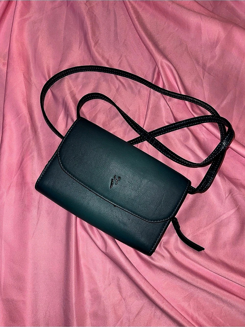 Simply Vera Wang Green Crossbody Wallet